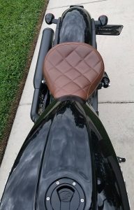 INDIAN SCOUT BOBBER SOLO SEAT TOURING MUSTANG