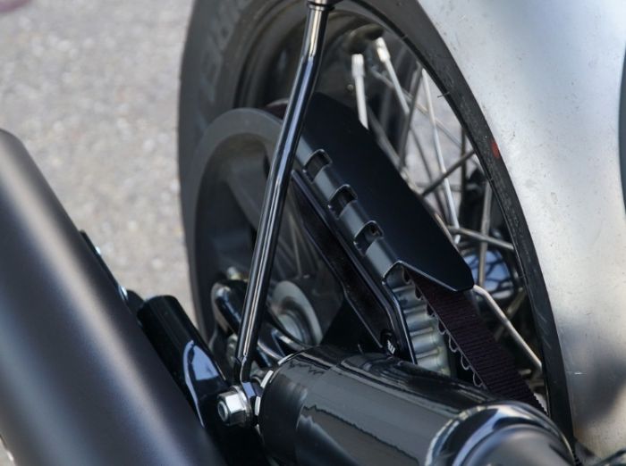 Make: Indian
Model: Sport Chief
Year: 2024, 2023
Remarks: Black, Billet Aluminum
Country of Manufacture: Germany
Belt guard with CNC milled cover