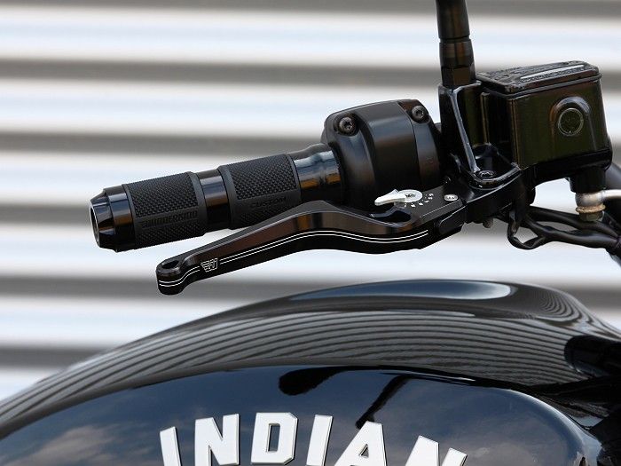 Black lever, choose adjuster color 6-point-adjustable motorcycle lever Wide gripping surface Lever with expressive contrast-cut Adjuster available in numerous colours Adjustable while riding even with one hand Perfect ergonomics and detailed grip feeling CNC machined aluminium