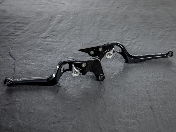 Make: Indian Model: Sport Chief Year: 2025, 2024, 2023 Remarks: Clutch lever, choose adjuster color Country of Manufacture: Germany Clutch Lever 2Stripes, 6x adjustable, wide lever, billet aluminum, Indian Chief Vintage, Chief Bobber Dark Horse 116, Chief Dark