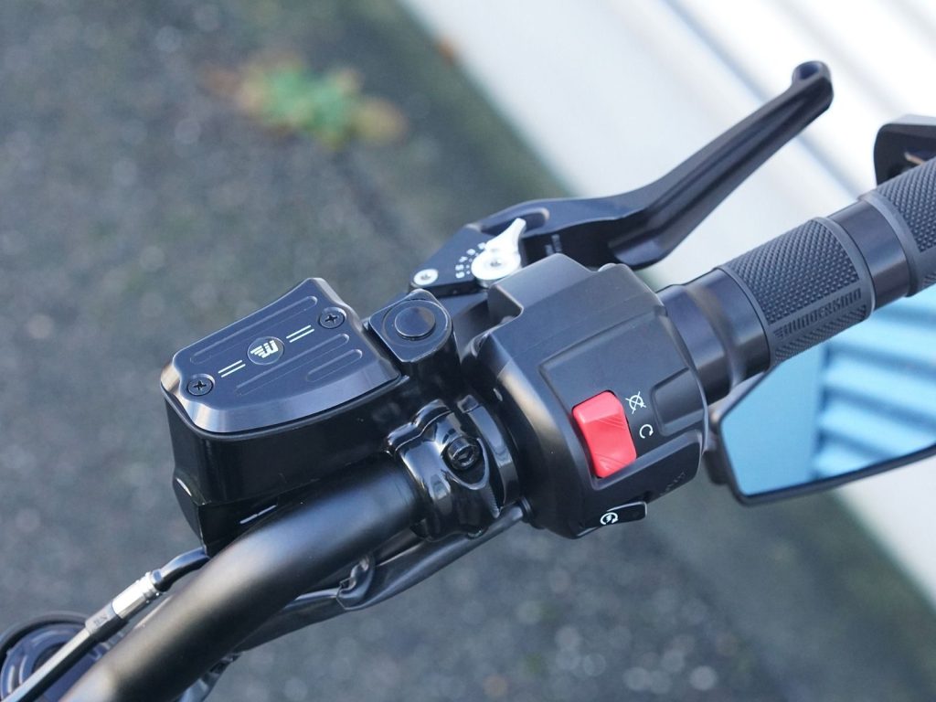 Make: Indian Model: 101 Scout Year: 2025 Remarks: Black Country of Manufacture: Germany Cover for front brake fluid reservoir