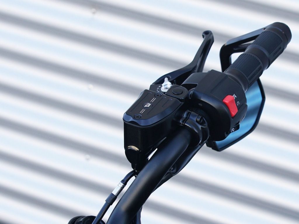 Make: Indian Model: 101 Scout Year: 2025 Remarks: Black Country of Manufacture: Germany Cover for front brake fluid reservoir