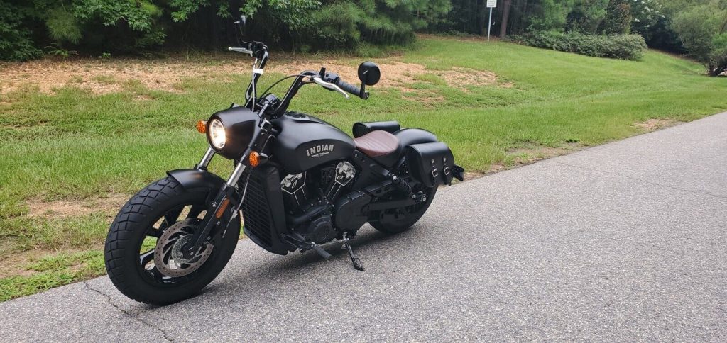 Bobber store with saddlebags